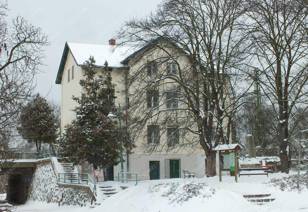 Közlekedés  - Zebegény - Vasútállomás