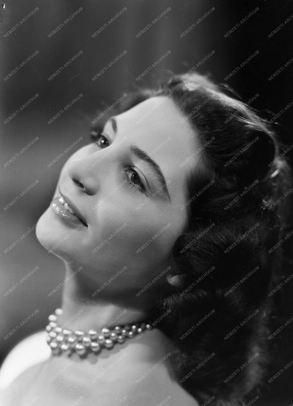 Csinády Dóra balettművész