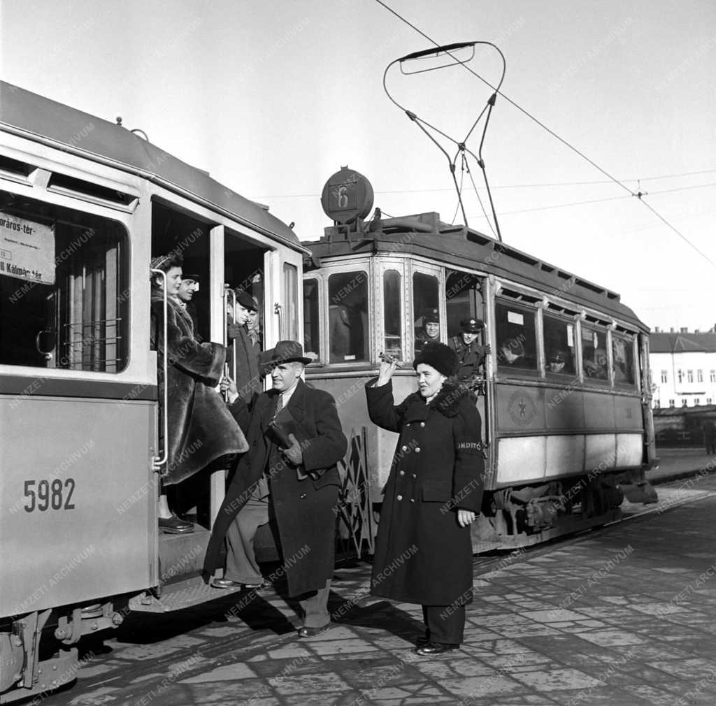 Tömegközlekedés - Füttyös kalauz