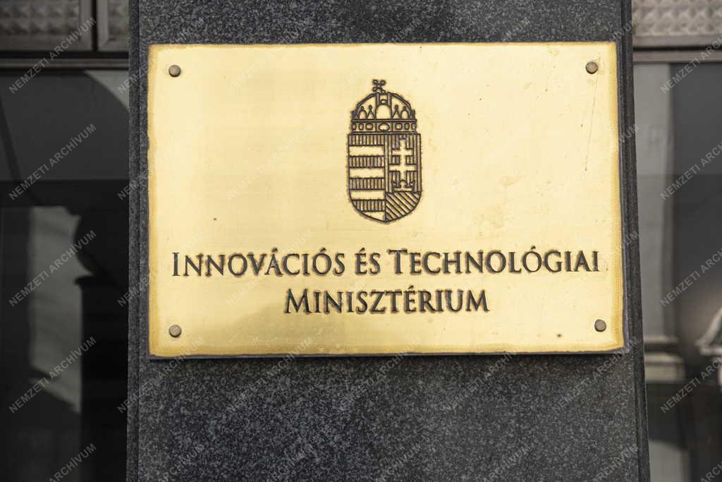 Közigazgatás - Innovációs és Technológiai Minisztérium