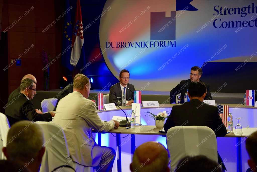 Szijjártó Péter a Dubrovniki Fórumon