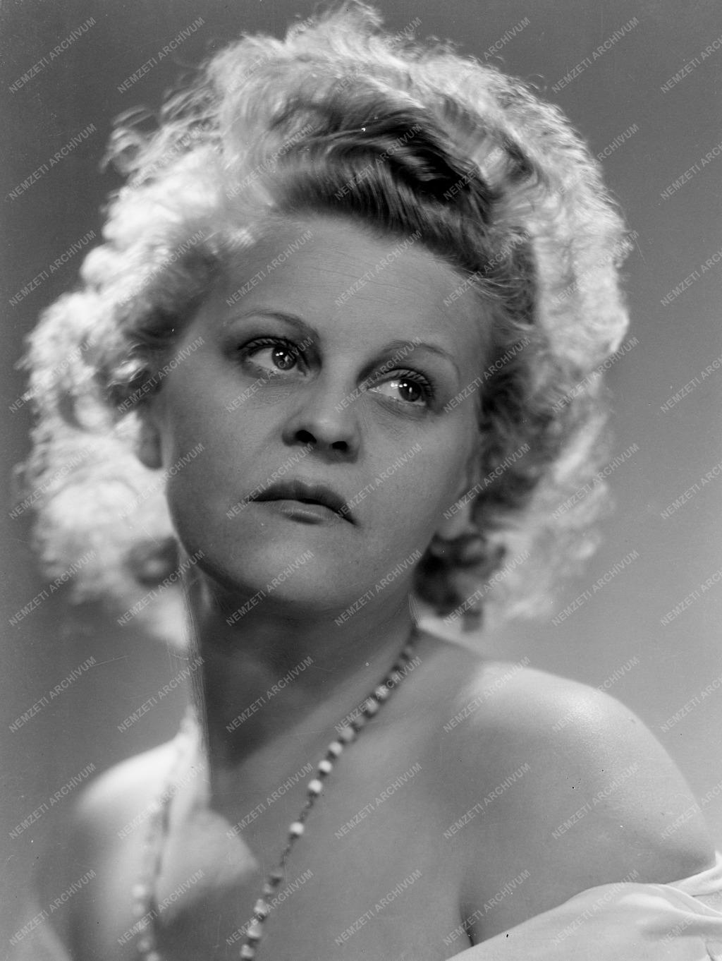 Dajka Margit színművésznő