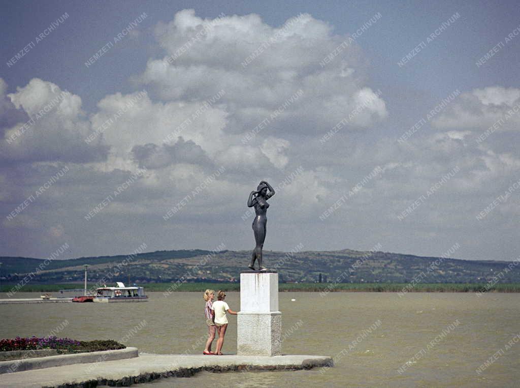 Idegenforgalom - Velencei-tó - Új szobor