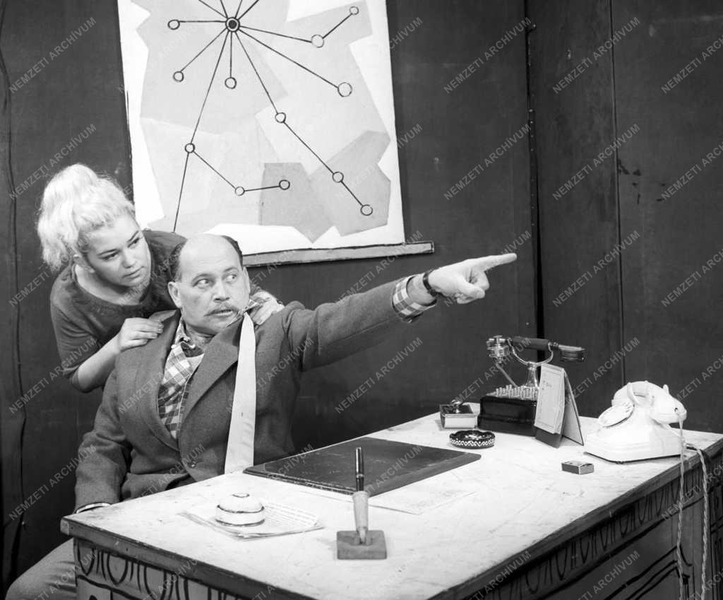 Kultúra - Színház - Gádor Béla: Lyuk az életrajzon
