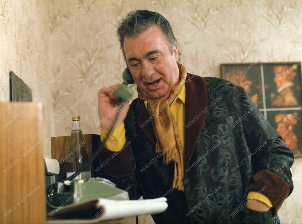 Kultúra - Televízió - A Szomszédok című tv-filmsorozat forgatása