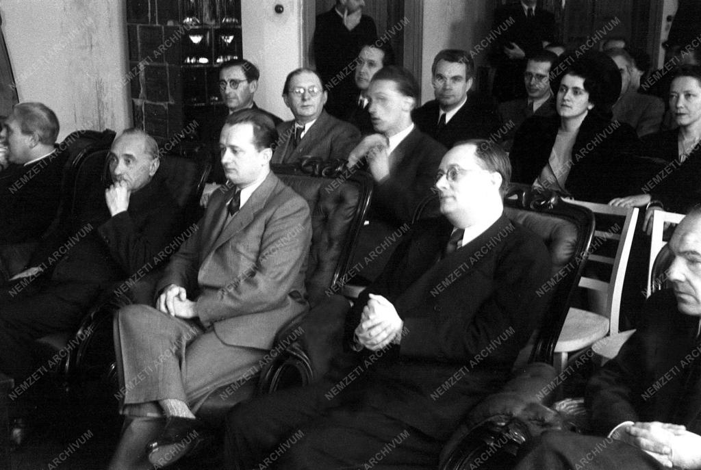 Oktatás - Ortutay Gyula a Pedagógiai Főiskola megnyitóján