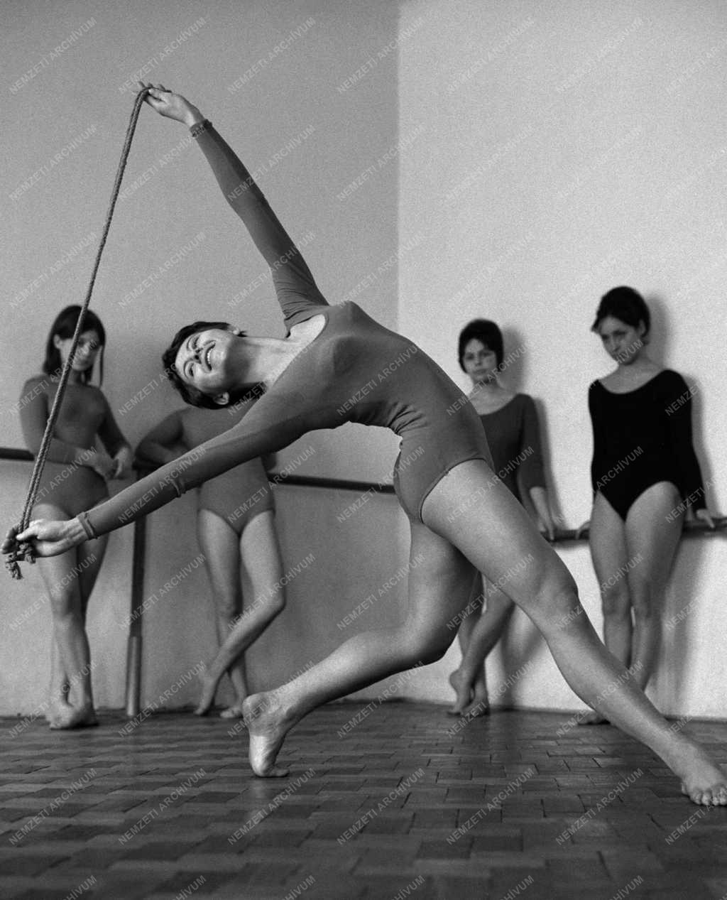 Sport - A II. Modern Gimnasztikai Világbajnokságra készül a magyar válogatott
