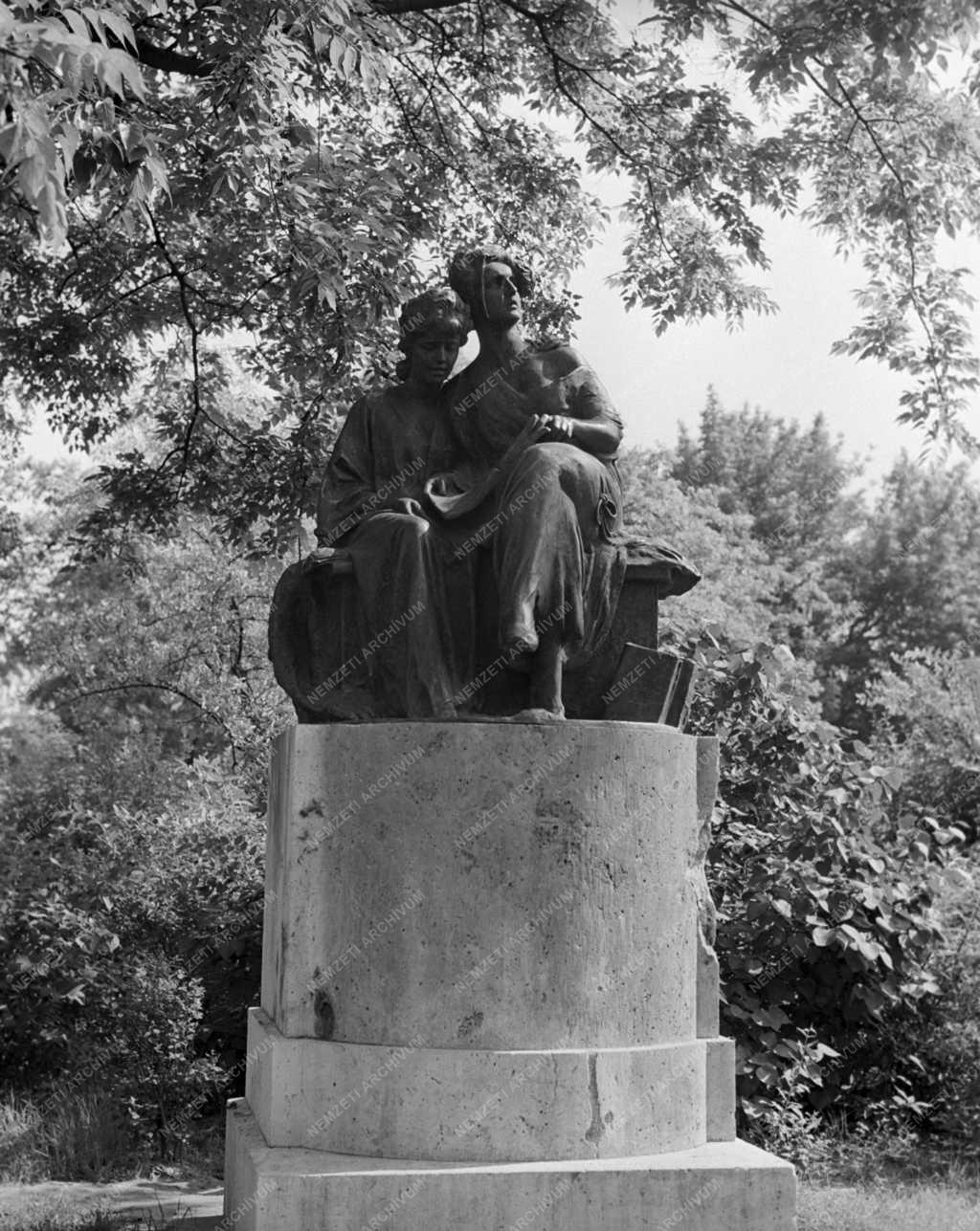 Városkép - Budapest - Városliget - Szobor