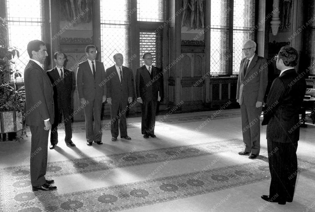Külpolitika - A kolumbiai nagykövet átadja megbízólevelét