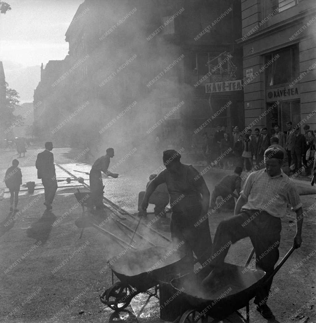 Közlekedés - Felújítják a fővárosi József Attila utcát