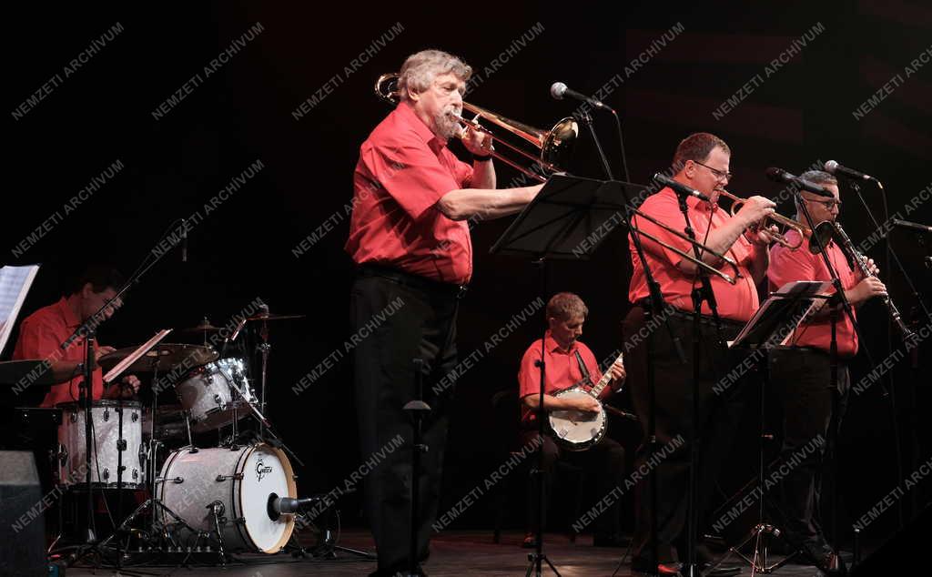 Kultúra - Benkó Dixieland Band koncert a Városmajori Szabadtéri Színpadon