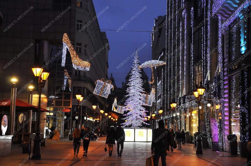 Esti utcakép - Budapest - Karácsonyi fények