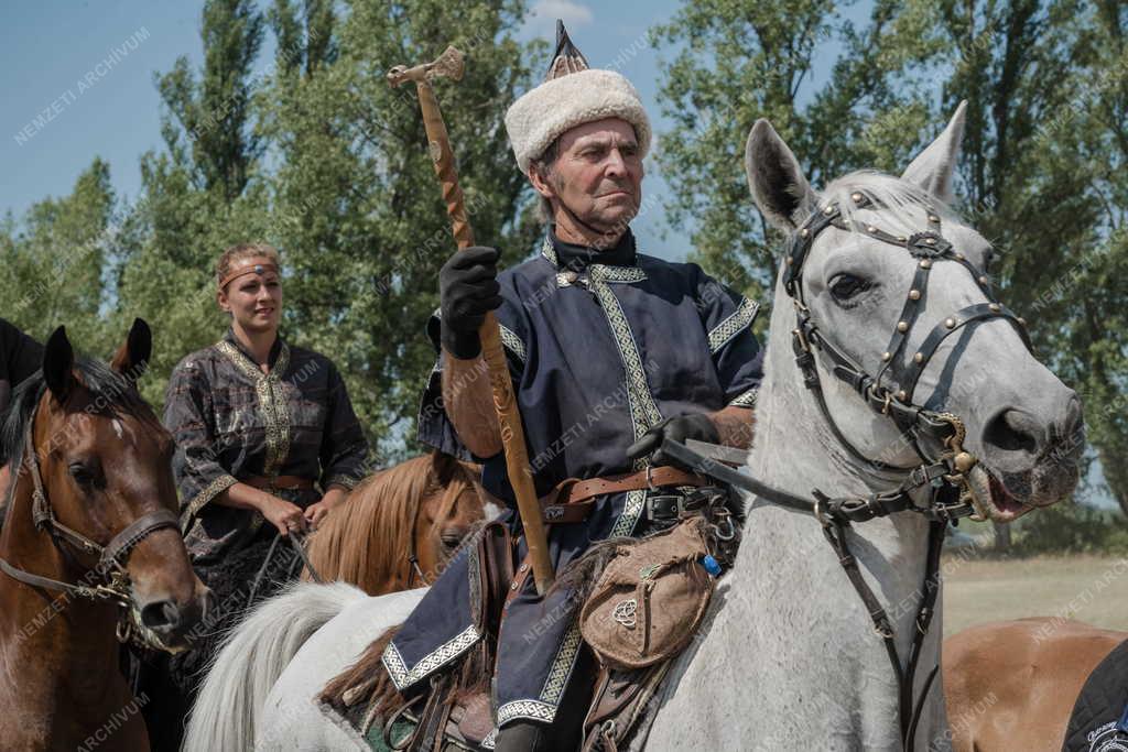 Néphagyomány - Kultúra - Ősök Napja Bugacon - Kurultaj Magyar Törzsi Gyűlés