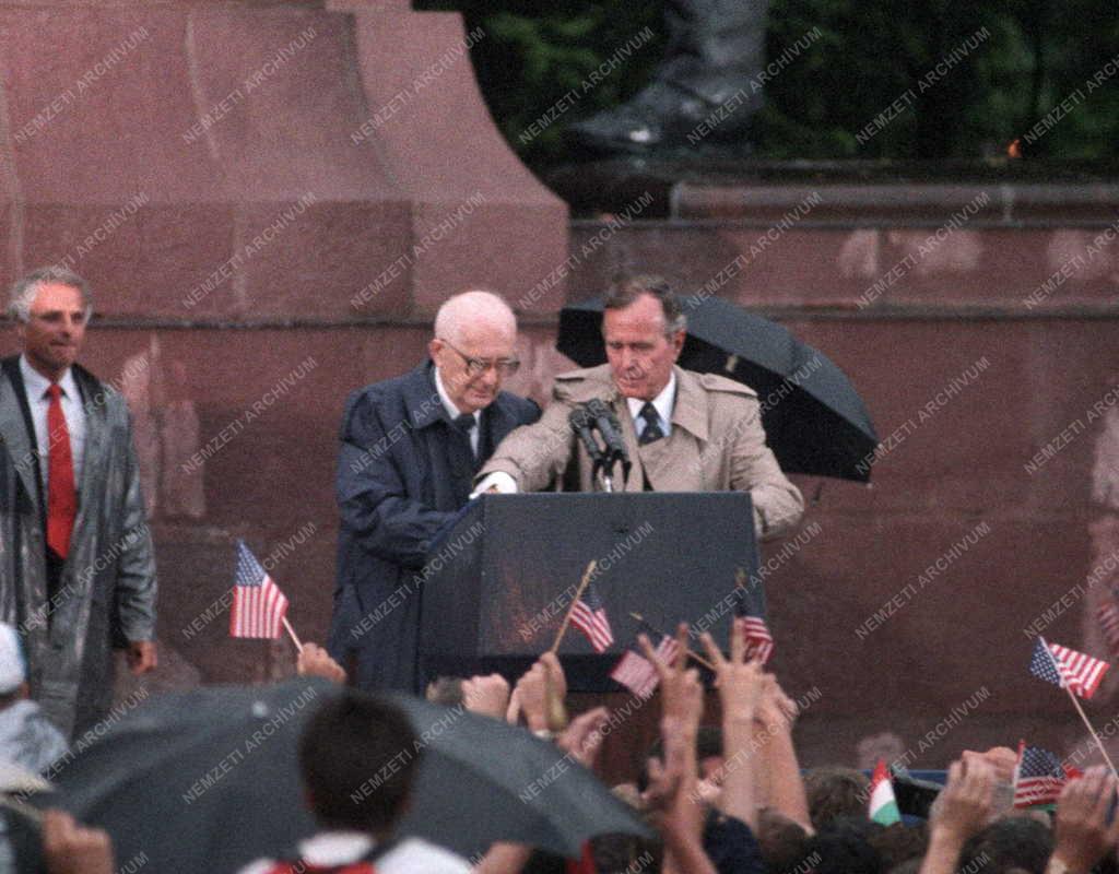 Külpolitika - George Bush Budapesten