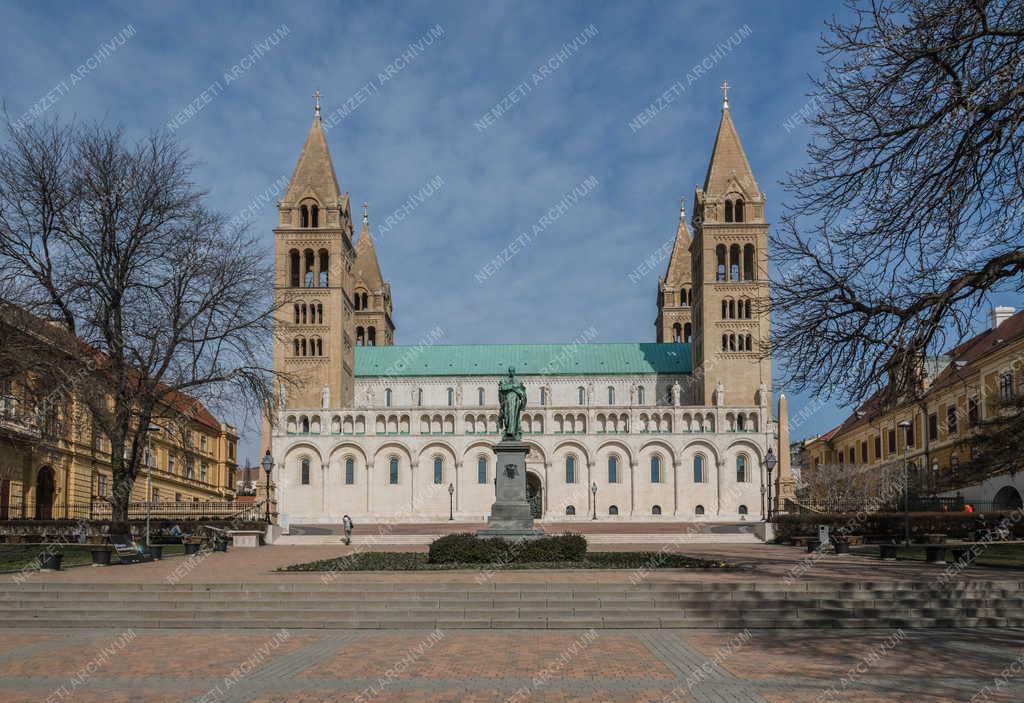 Városkép - Pécs - Dóm tér