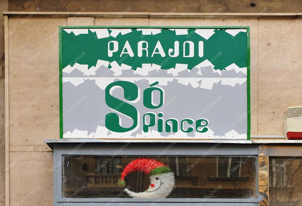 Táj, város - Budapest - Hirdetőtábla