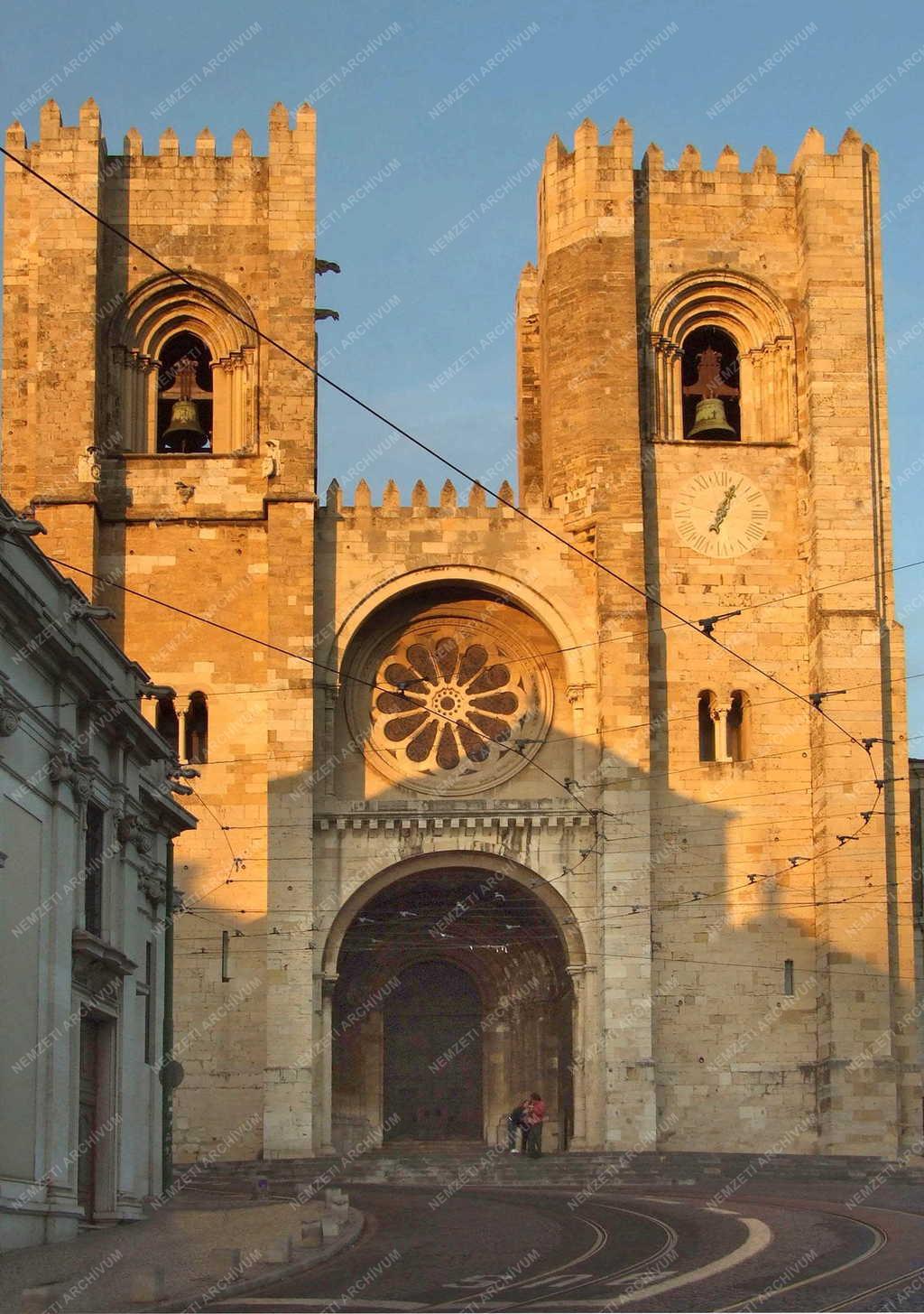 Portugália - Lisszabon - Román stílusú katedrális