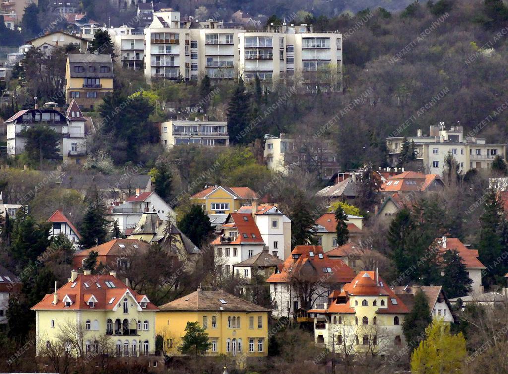 A Kis-Sváb-hegy lakóépületei