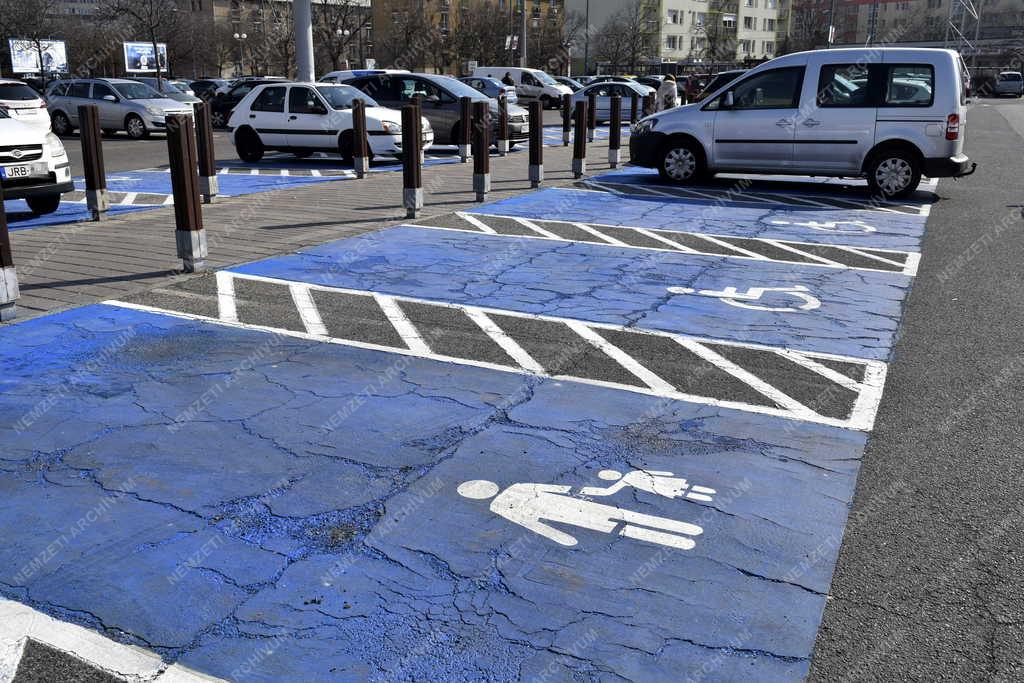 Közlekedés - Budapest - Megkülönböztetett parkolóhelyek