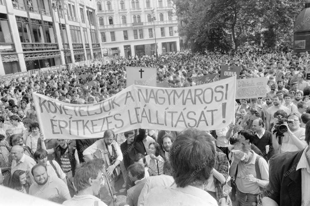Környezetvédelem - Tiltakozás a vízlépcső ellen