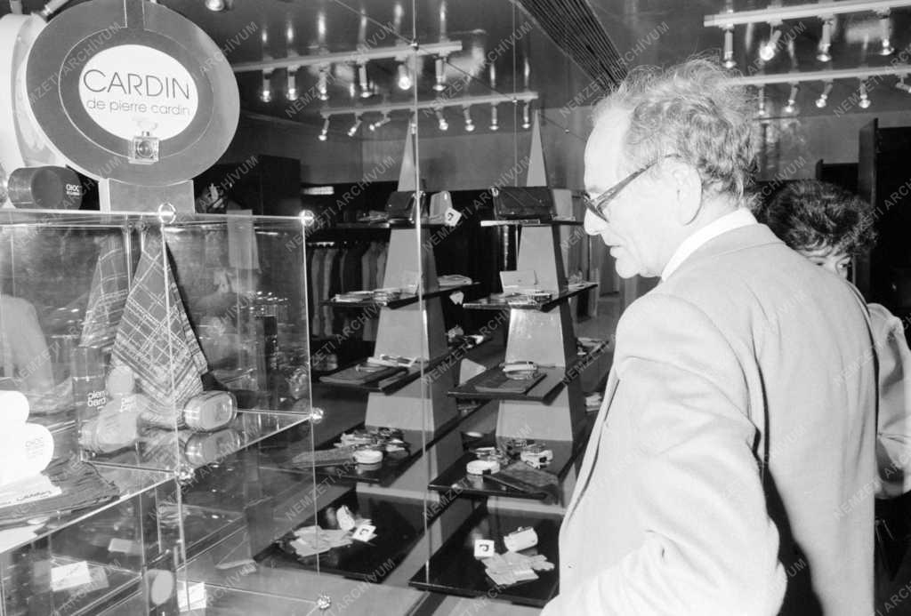 Kereskedelem - Pierre Cardin Budapesten