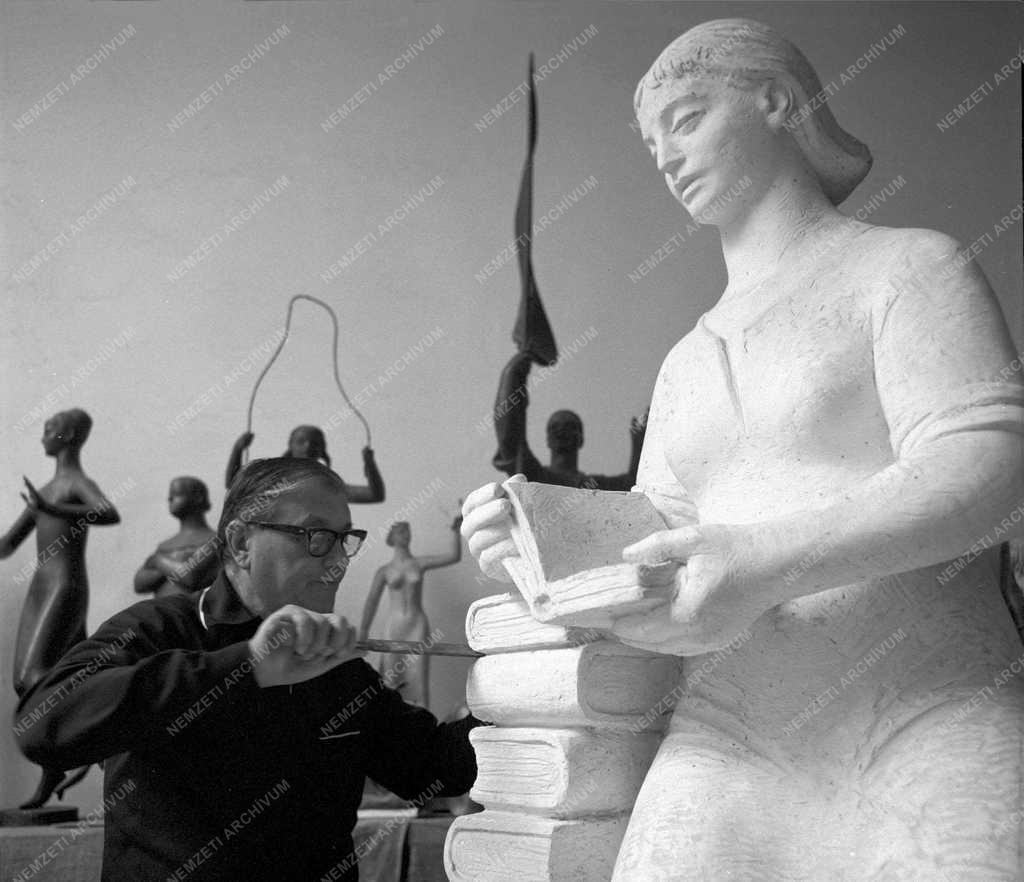 Személy - Képzőművészet - Mikus Sándor 
