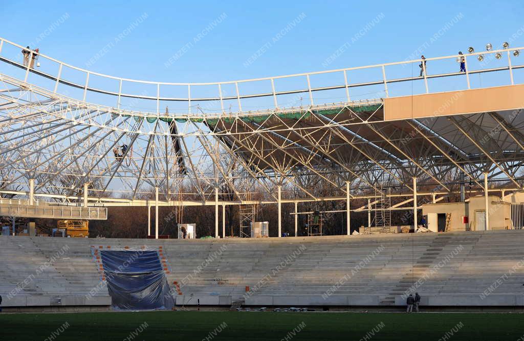 Építőipar - Debrecen - Épül az új stadion