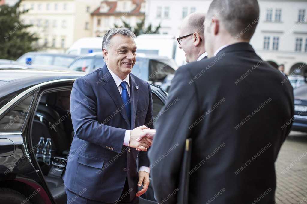 V4-csúcs - Orbán Viktor a rendkívüli kormányfői találkozón