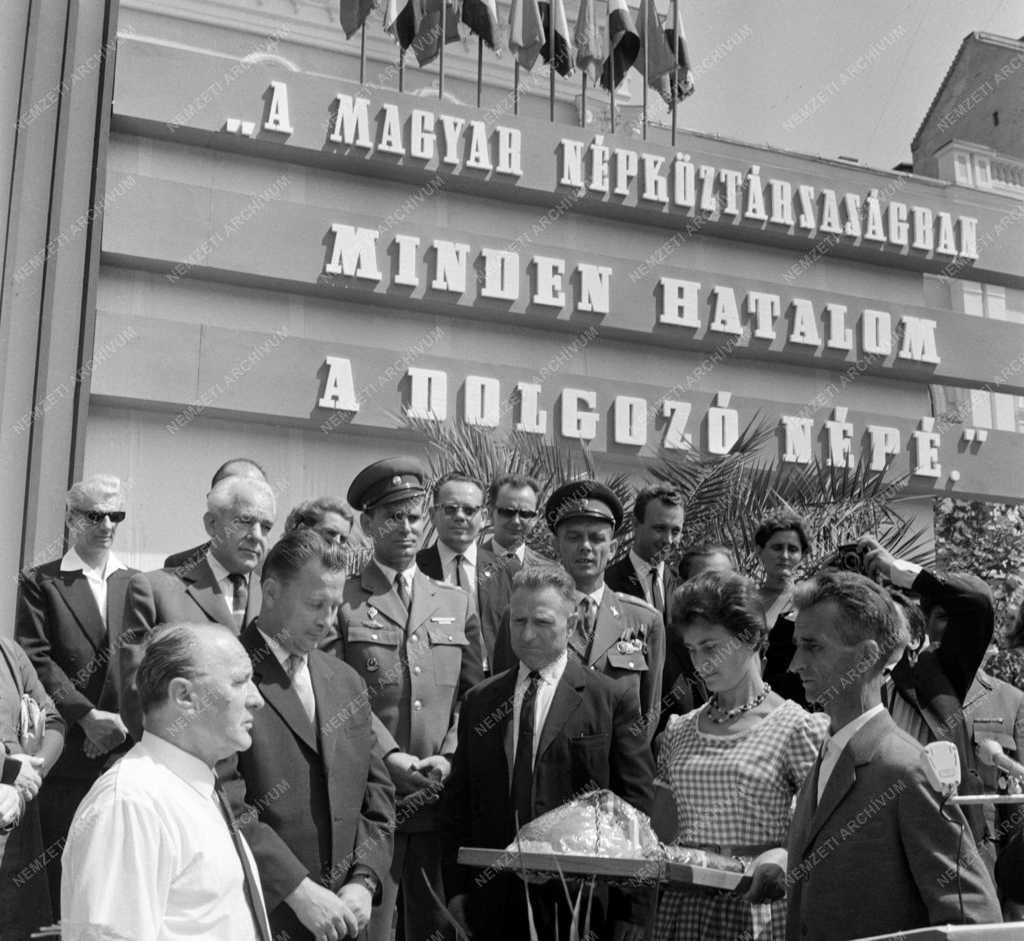 Belpolitika - Alkomány ünnepi nagygyűlés Békéscsabán