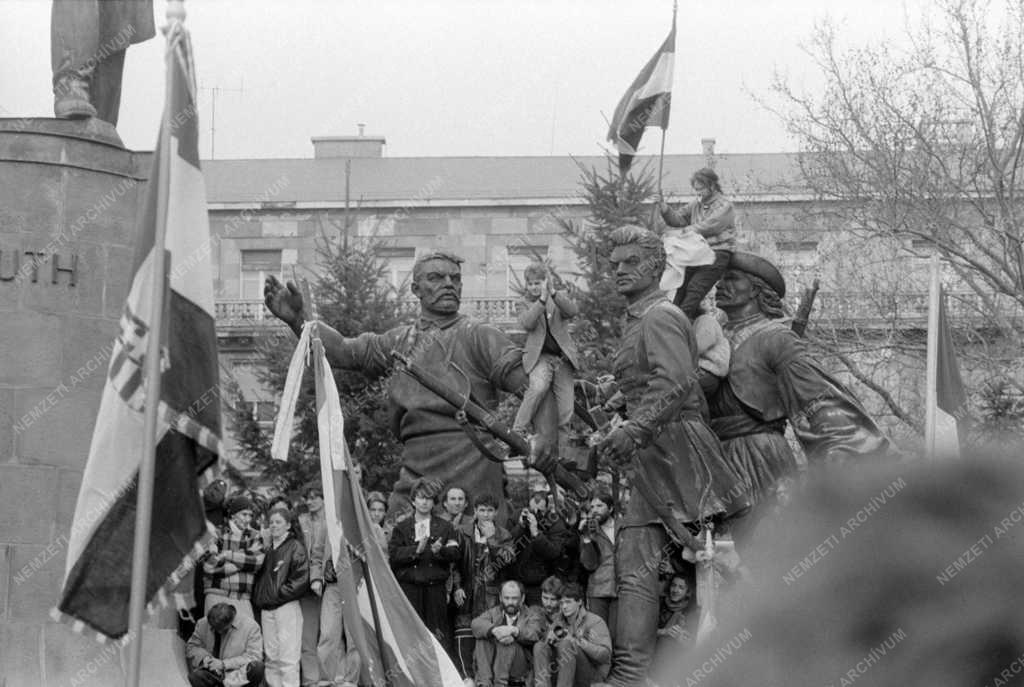 Demonstráció - Alternatív szervezetek