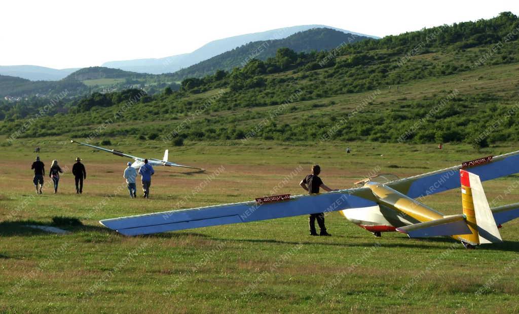 Sport - Repülés - Vitorlázórepülők a Hármashatár-hegyen