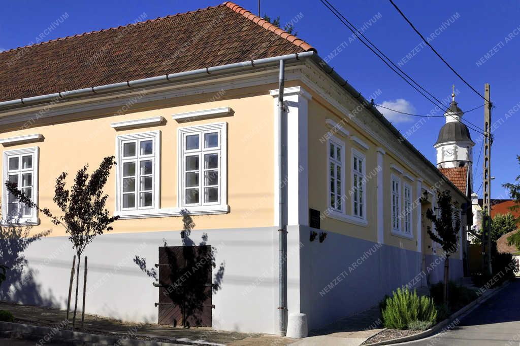 Városkép - Nagymaros - Régi lakóépület a Dózsa utcában