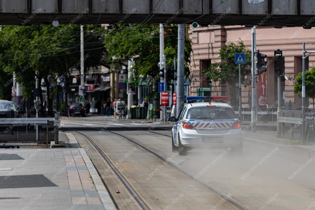 Közlekedés - Budapest - Rendőrautó