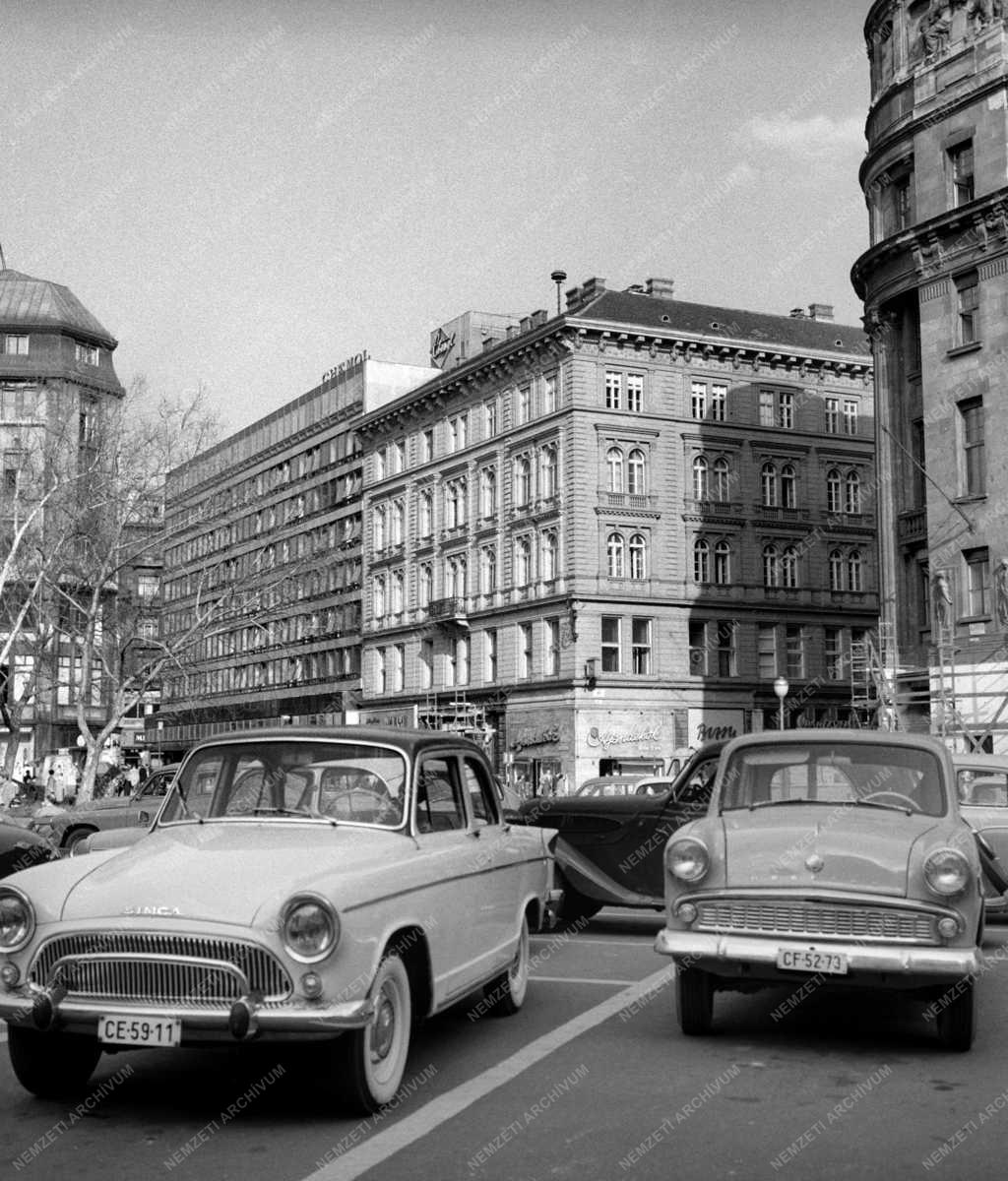 Városkép - Budapest - Vörösmarty tér