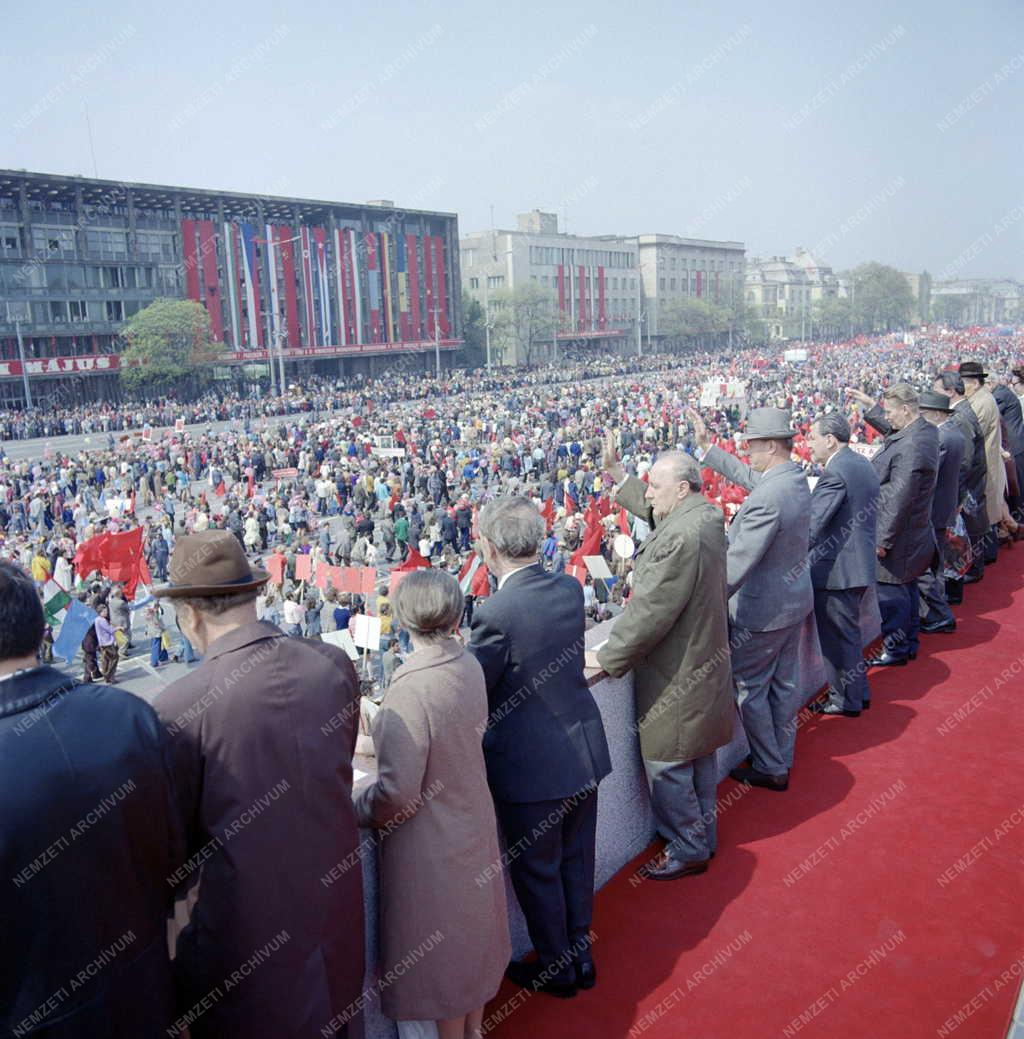 Belpolitika - Politikusok a dísztribünön május elsején