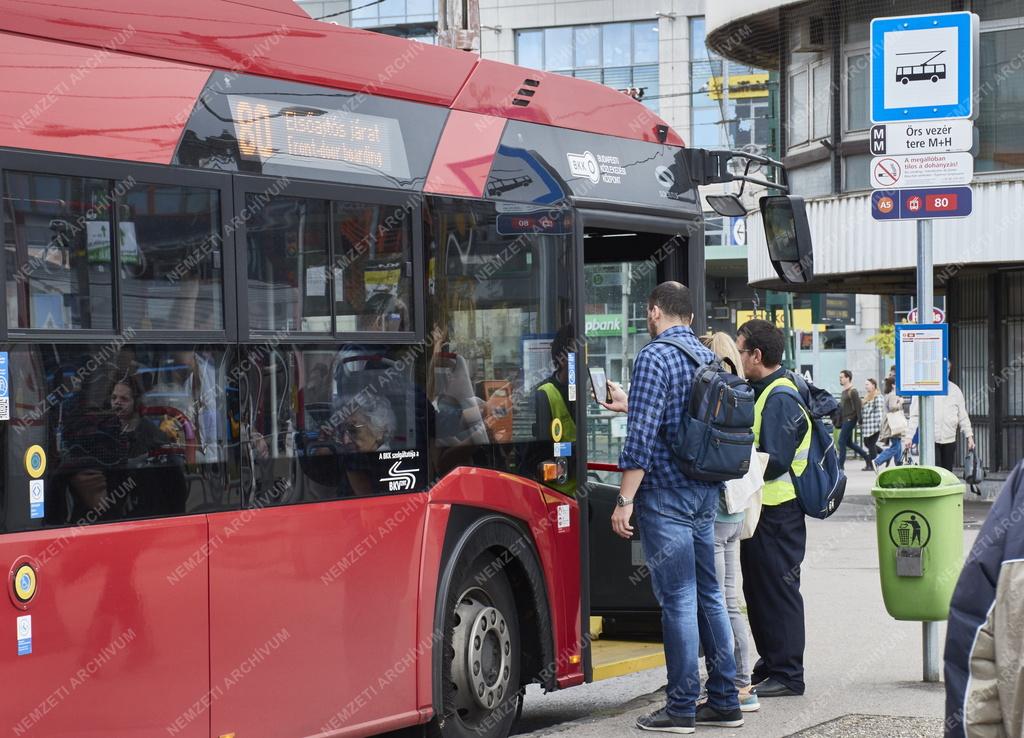 Közlekedés - Budapest - Örs Vezér tere buszvégállomás