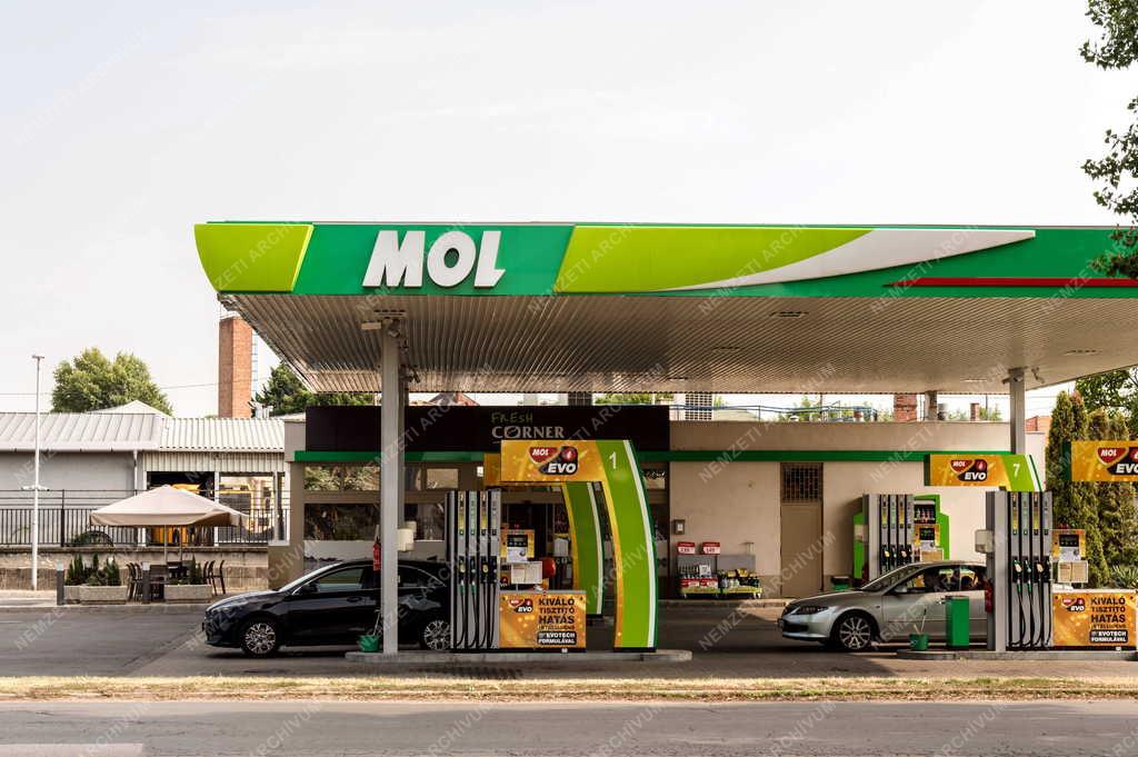 Energia - Közlekedés - MOL üzemanyagtöltő állomás