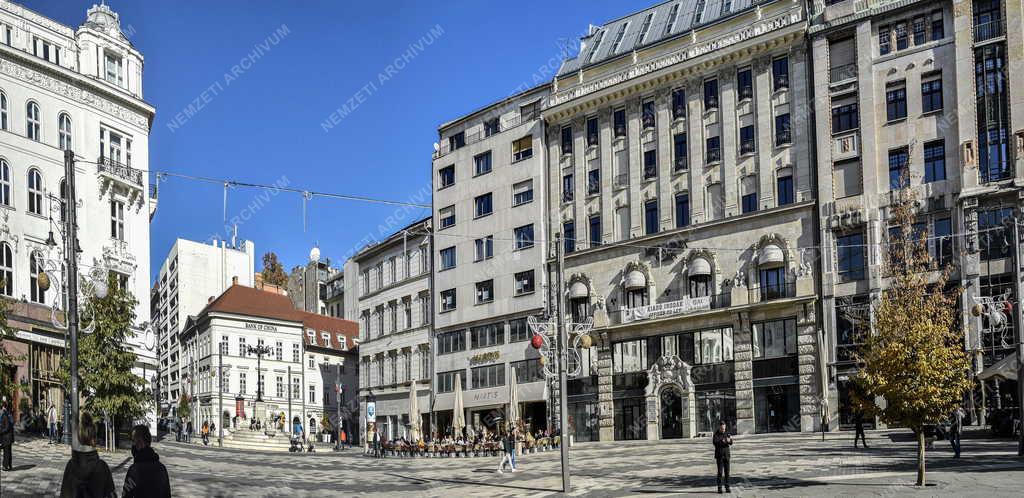 Városkép - Budapest - Vörösmarty tér 