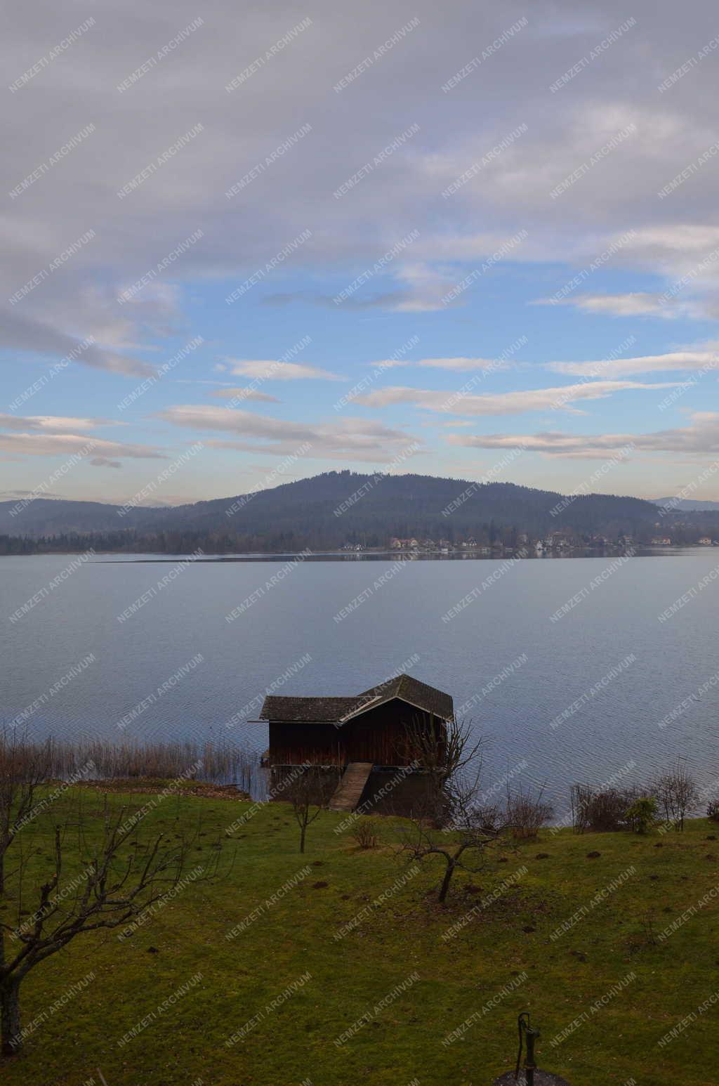 Tájkép - A Wörthi-tó a Klagenfurti-medencében