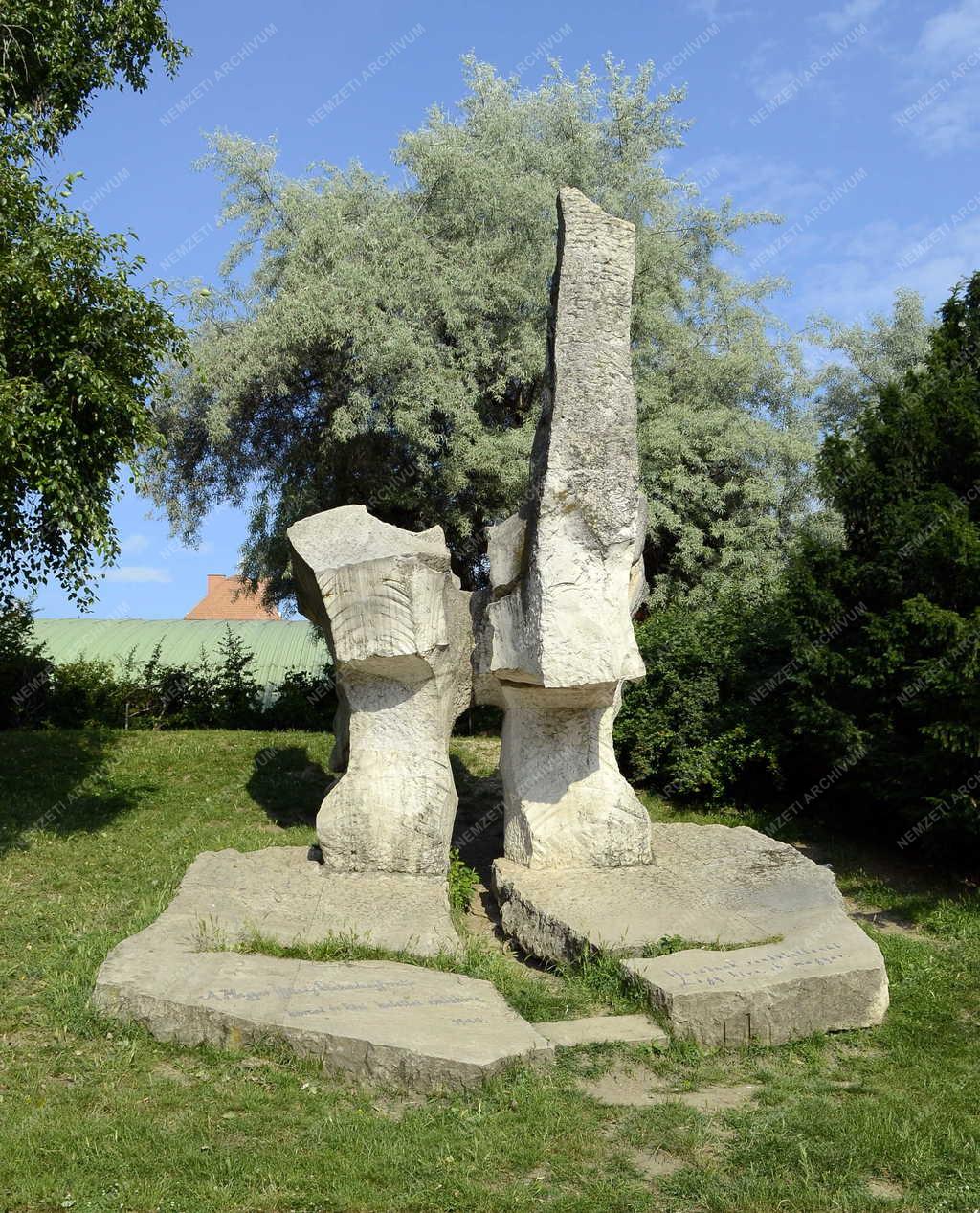 Műalkotás - Budapest - Magyar Ifjúság Szabadságfrontja-emlékmű