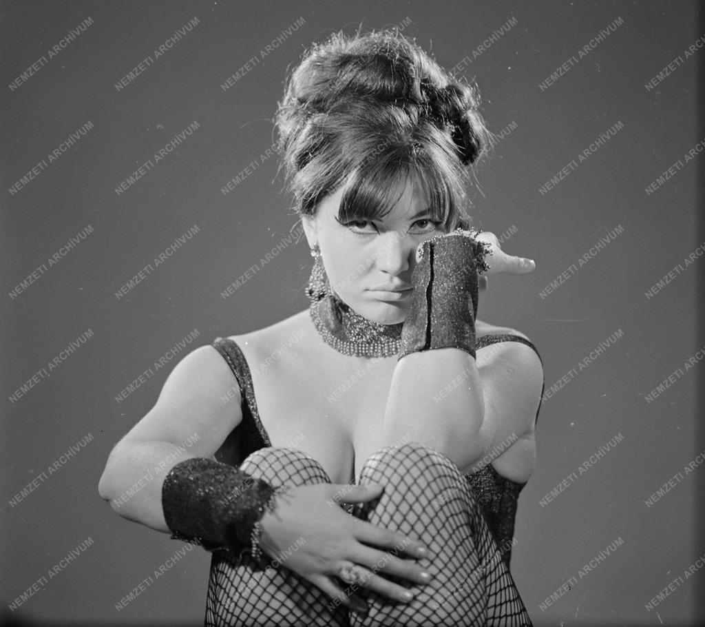 Személy - Pécsi Ildikó
