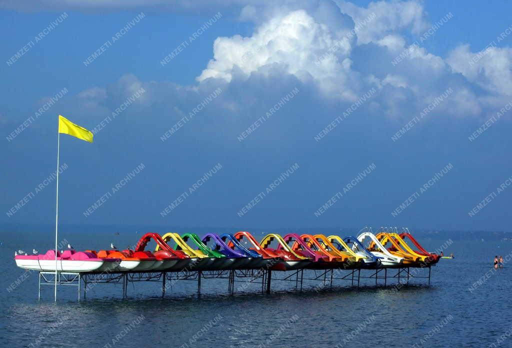 Siófok - Vízibiciklik a strandon