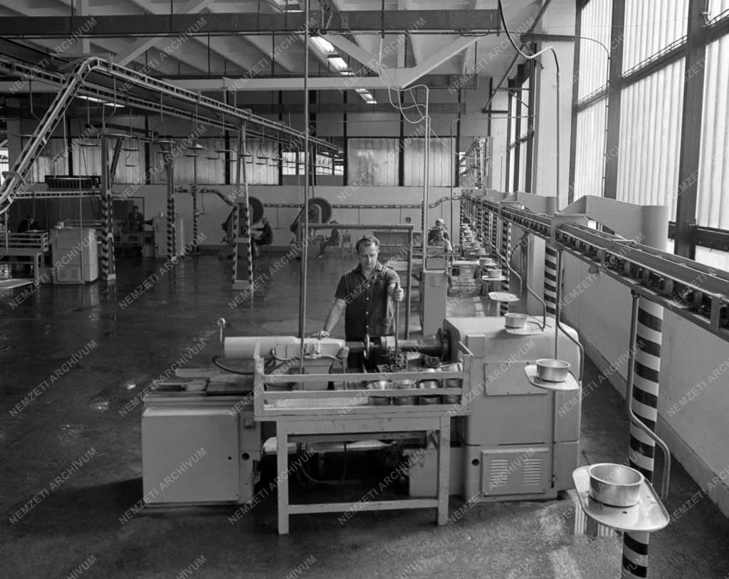 Ipar - Az Aluminiumgyár tiszafüredi üzemében