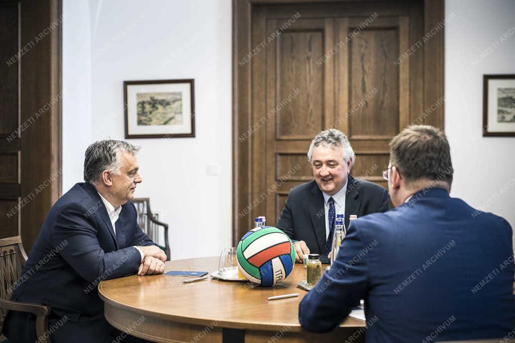 Az európai úszószövetség elnökével tárgyalt Orbán Viktor