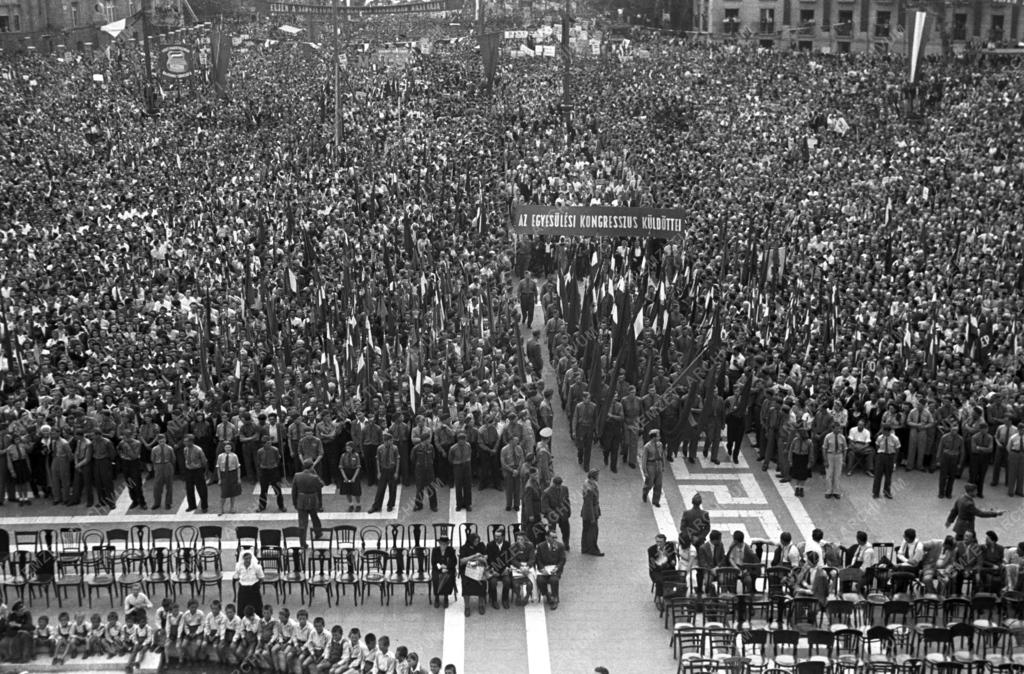 Belpolitika - Nagygyűlés a két munkáspárt egyesülési kongresszus