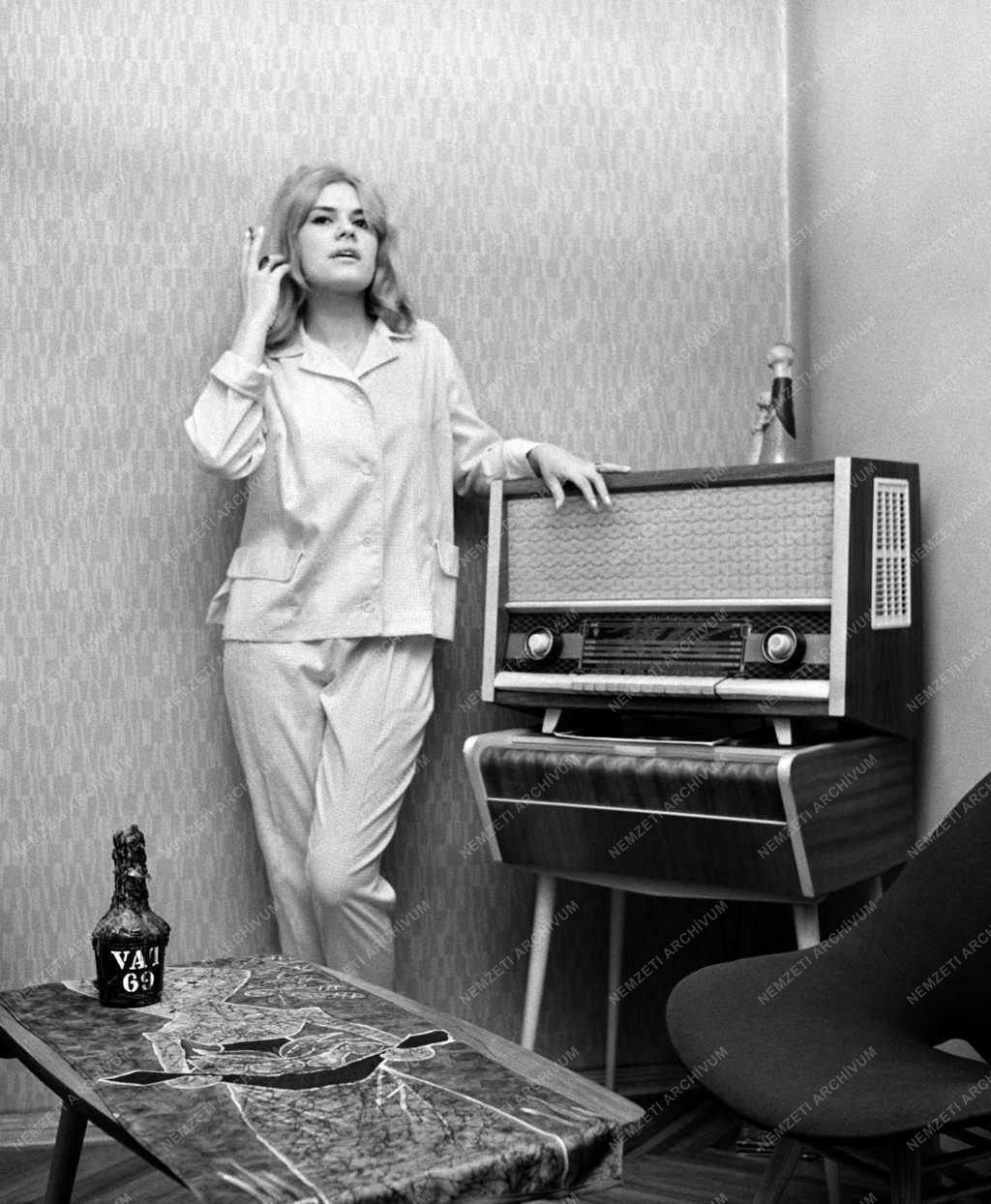 Divat - Fővárosi Mértékutáni Szabóság fehérnemű bemutatója