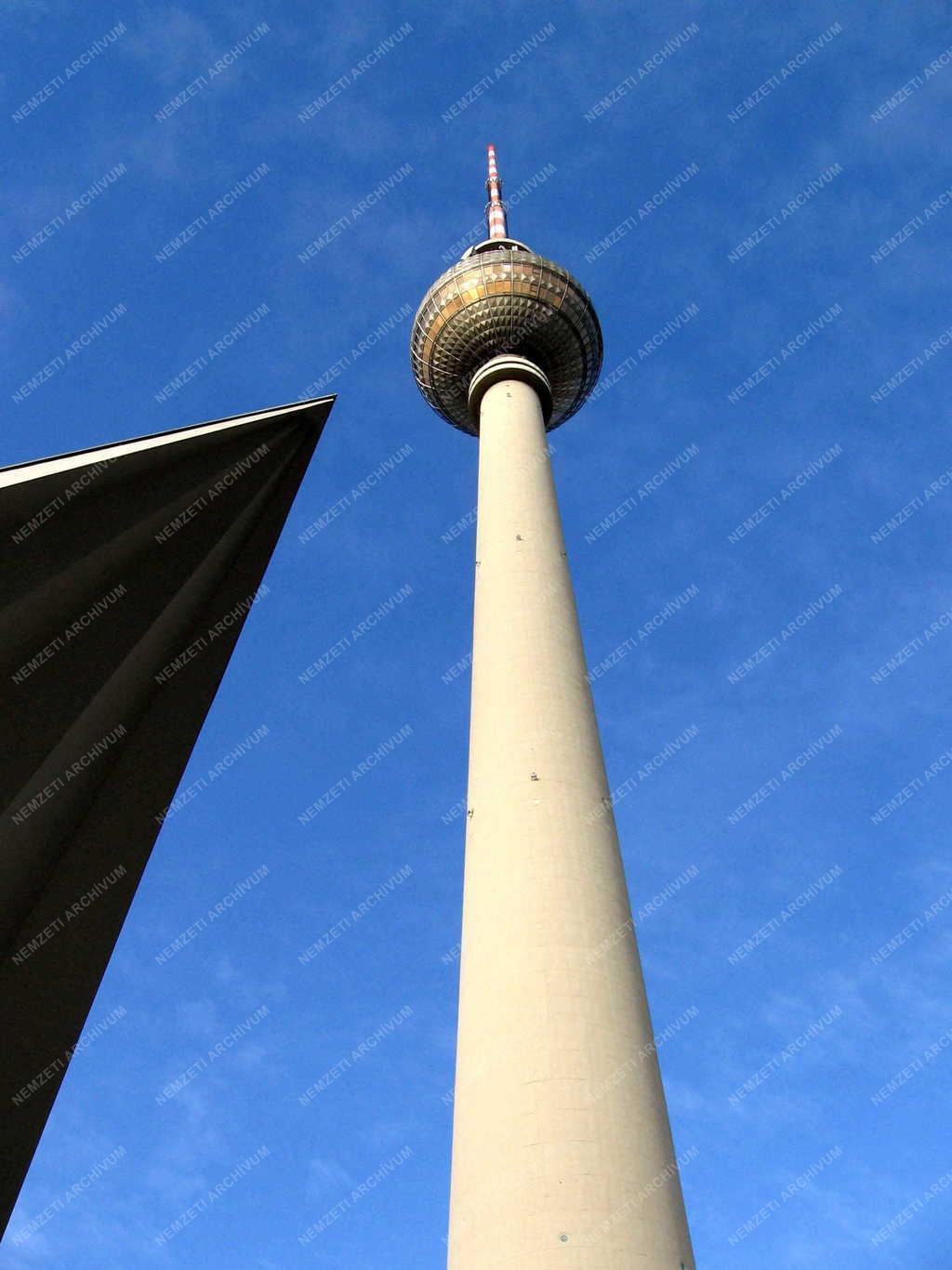 Berlin - TV-torony az Alexander platzon