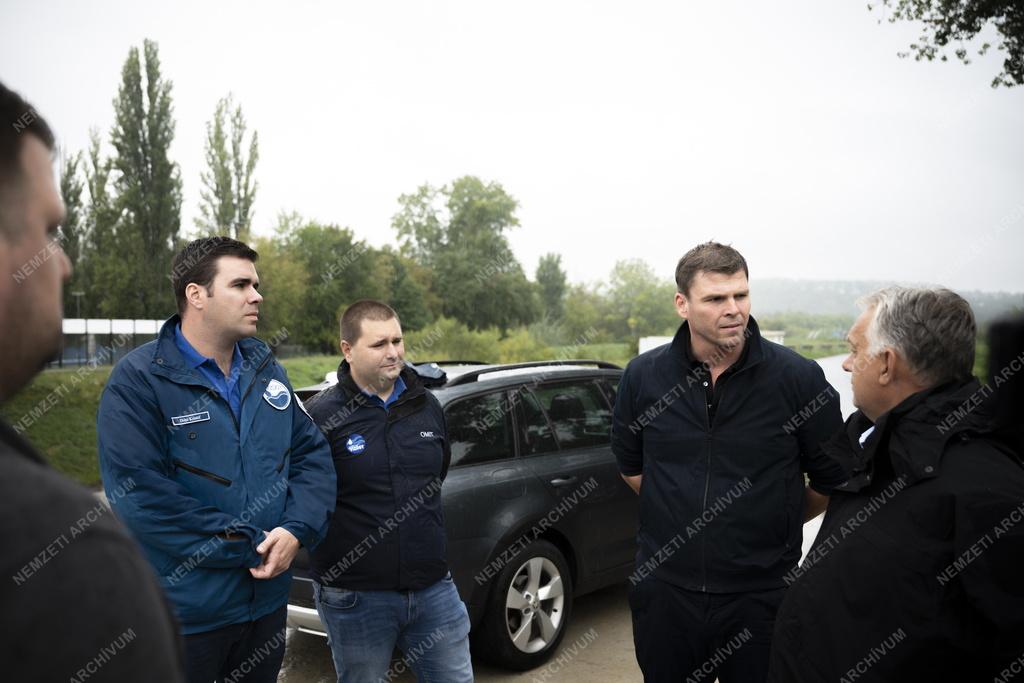 Orbán Viktor ellenőrizte az árvízvédelmi felkészülést