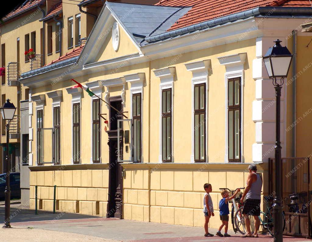 Épület - Kapuvár -  Egyházi iskola és óvoda