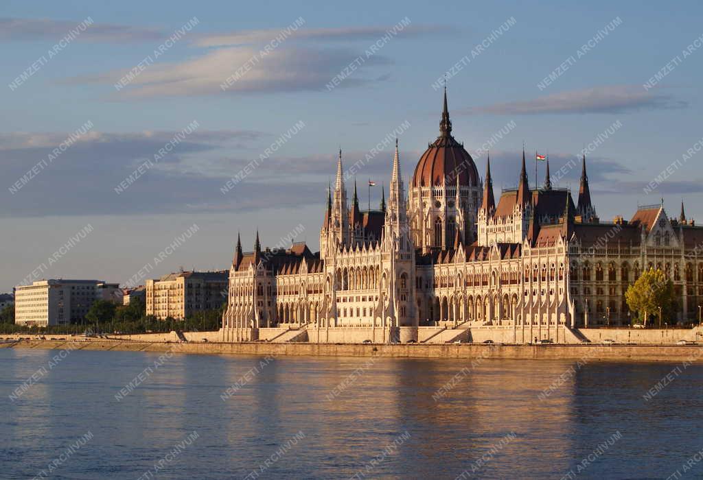 Budapest - Középület - Parlament